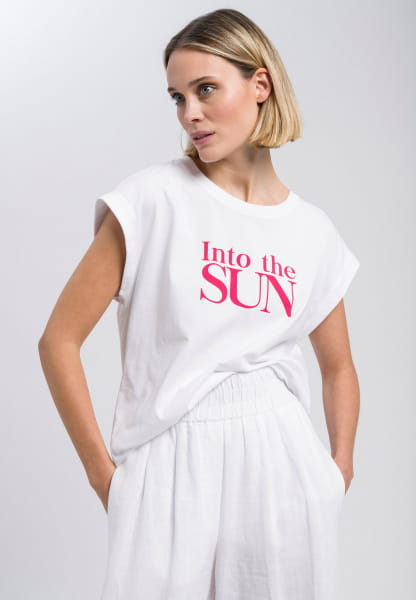 Shirt with "Into the Sun" motto print