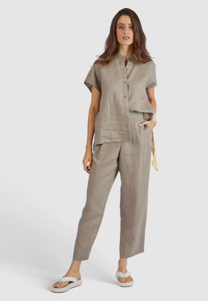 Pleated trousers in summery linen