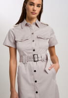 Kleid im Safari Look aus Satin