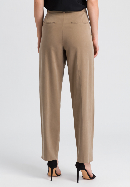 Pleat-front trousers made of sustainable twill