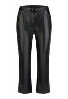 Shortened pants in leather look