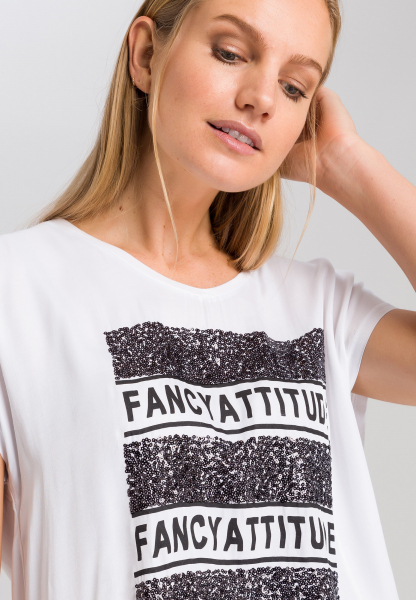 T-shirt with sequin writing application