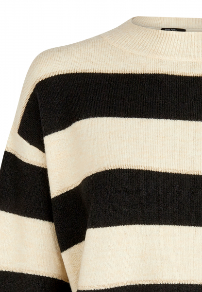 Round neck sweater with block stripes