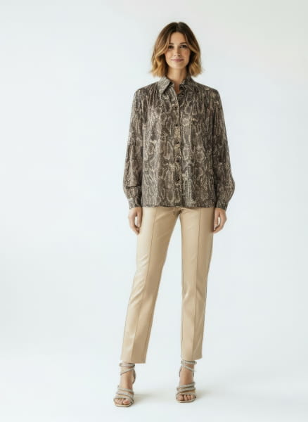 Trousers in vegan leather
