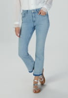 Cropped flared jeans with decorative appliqué