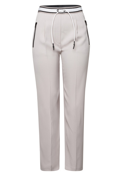 Jogpants with timeless pleats