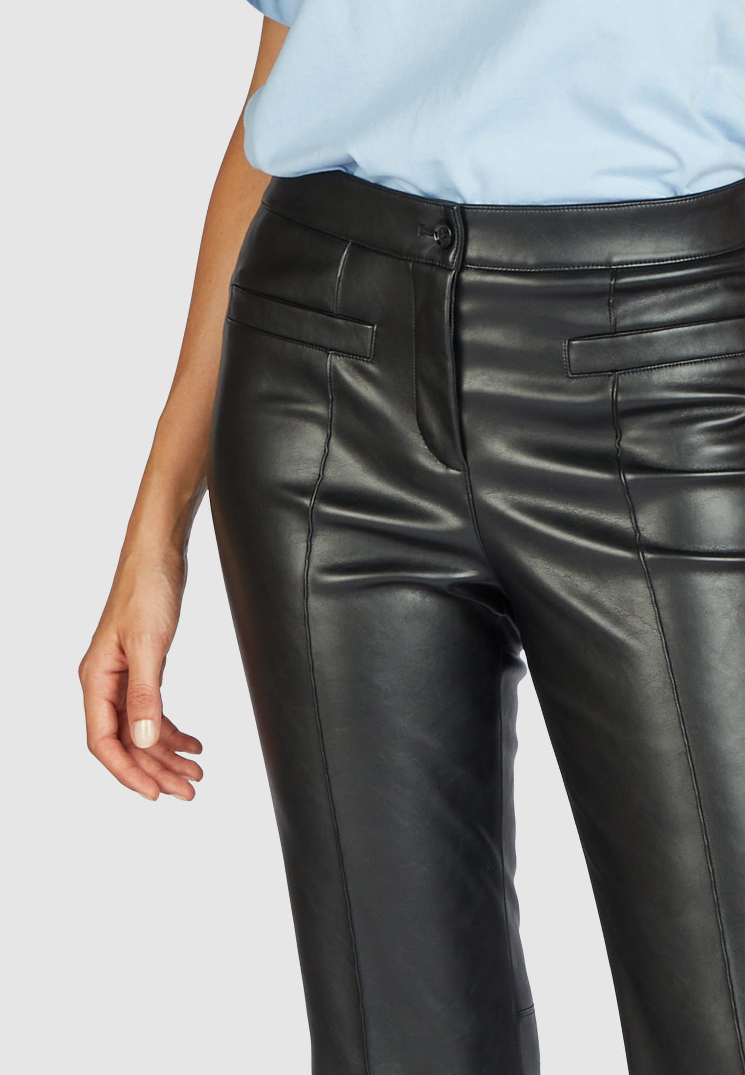 Easy kick pants made from vegan leather | MARC AUREL