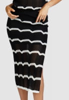 Knitted skirt with jagged pattern