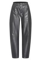 Hose aus veganem Leder
