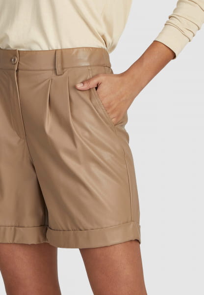 Vegane Ledershorts mit Aufschlag
