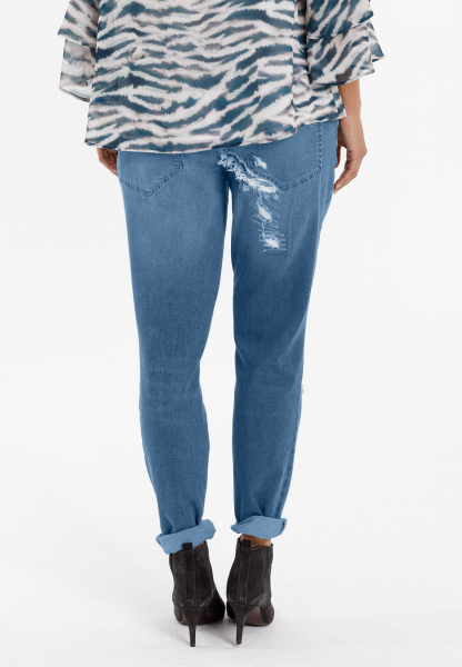 Boyfriend jeans with destroyed effects