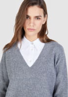 V-neck sweater made from a high-quality cashmere blend