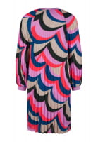 Pleated dress in a graphic wave print