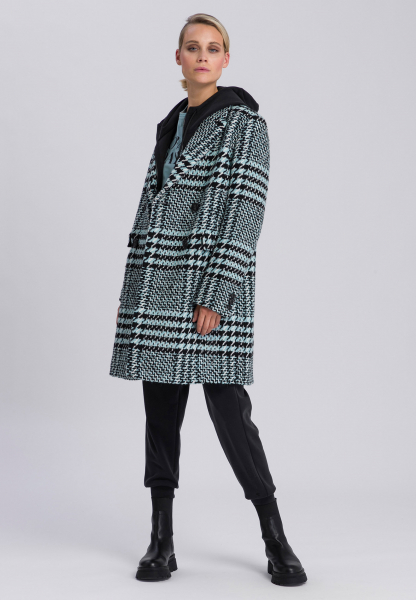 Coat with a non-slip feel