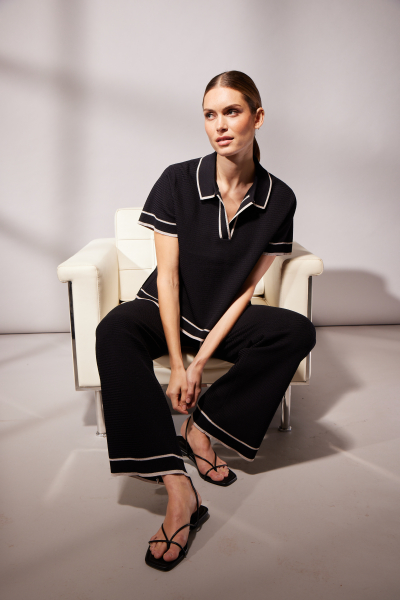 Sweater with contrasting edges