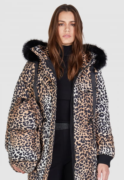 Puffer coat in leopard print