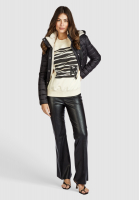 Buffer jacket with quilted panels