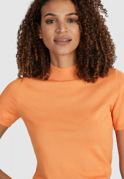 Turtleneck sweater in basic style
