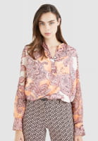 Slip-on blouse with maxi paisley print Slip-on blouse with maxi paisley print