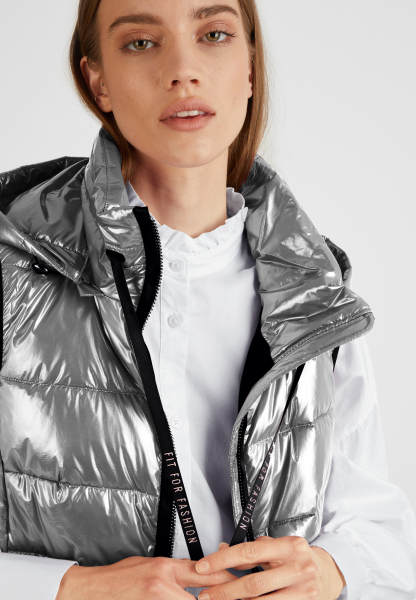 Quilted jacket in metallic look