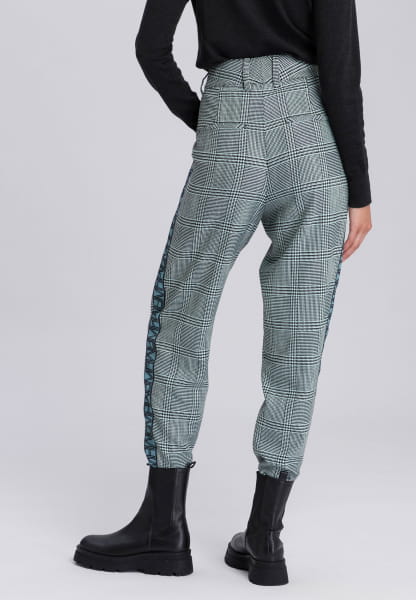 Pants with contrasting stripes on the sides