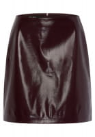 Skirt in vegan patent leather