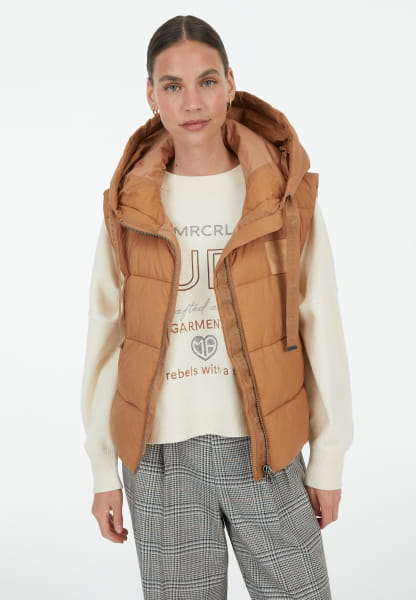 Puffer vest with hood