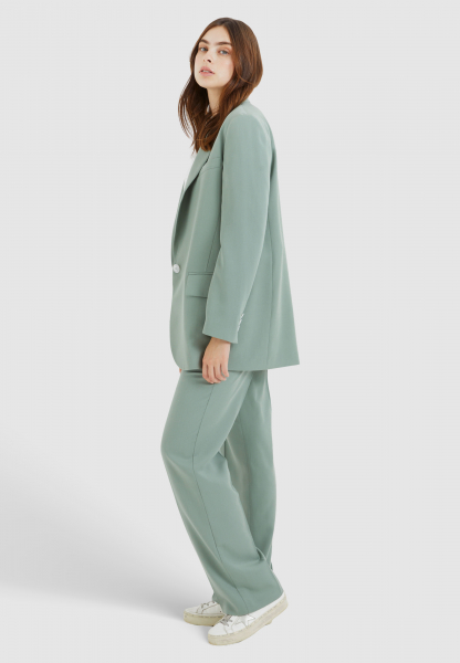 Longblazer in an oversize look