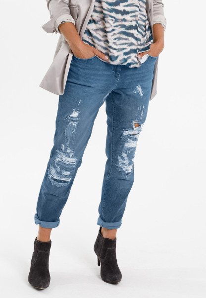 Boyfriend jeans with destroyed effects
