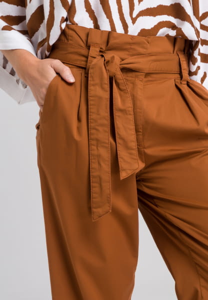 Paper bag trousers from summery material