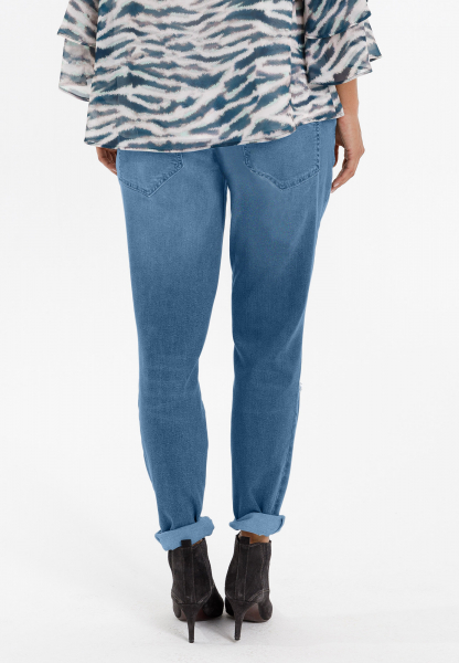Boyfriend jeans with contrast print on the side