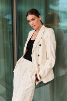 Taillierter Blazer mit Streifenmuster