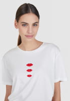 T-shirt with kissing mouth application