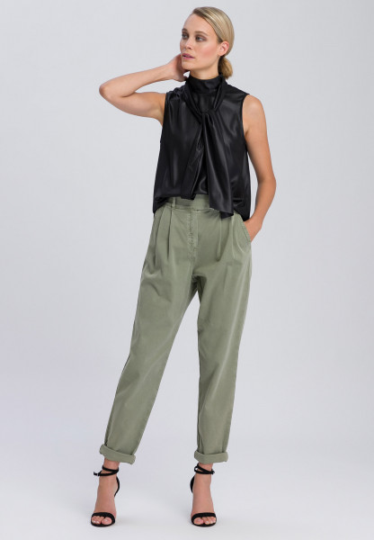 Pants with comfortable high waist fit