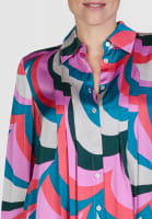 Blouse in graphic wave print