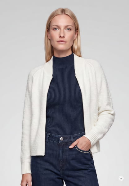 Strickjacke aus Bouclégarn