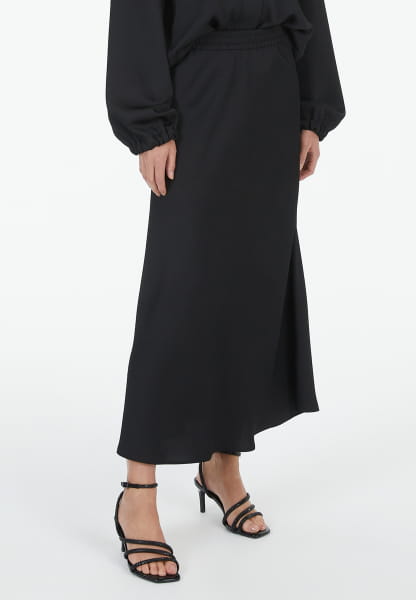 Skirt in matte satin