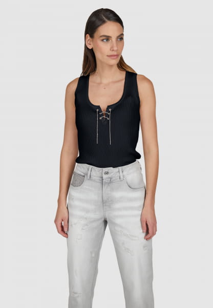 Ribbed chain top