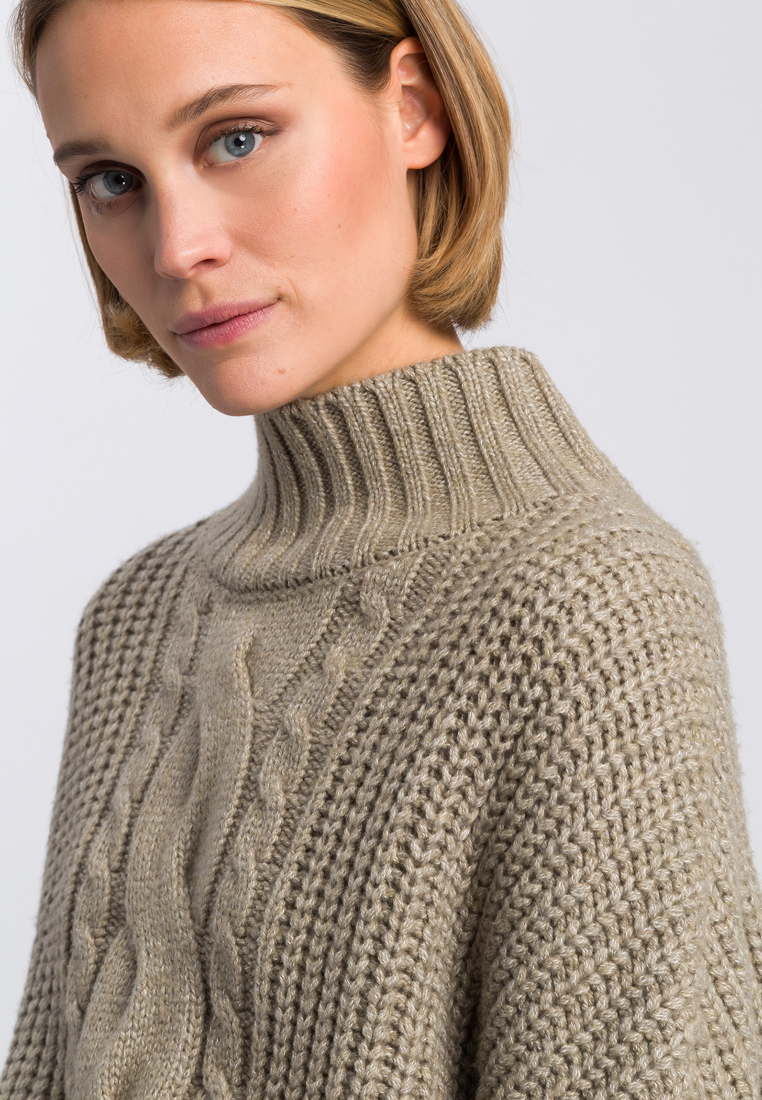 Boxy sweater with cable knit pattern | Knitwear | Fashion