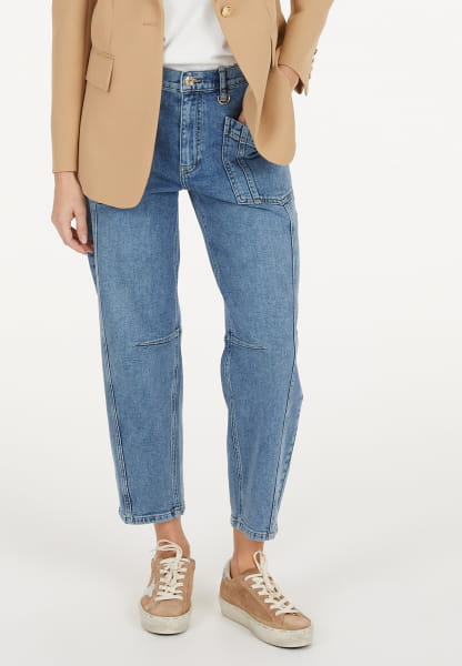 Jeans mit Kontrastnähten