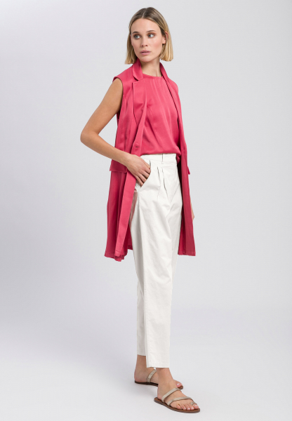 Pleated trousers made from light structure poplin