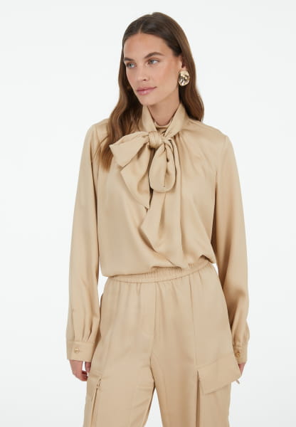 Blouse in matt satin