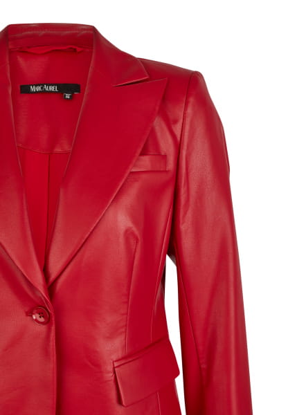 Kurzblazer aus veganem Leder