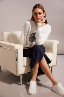 Skirt with sporty zipper details