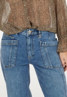 Jeans mit Kontrastnähten