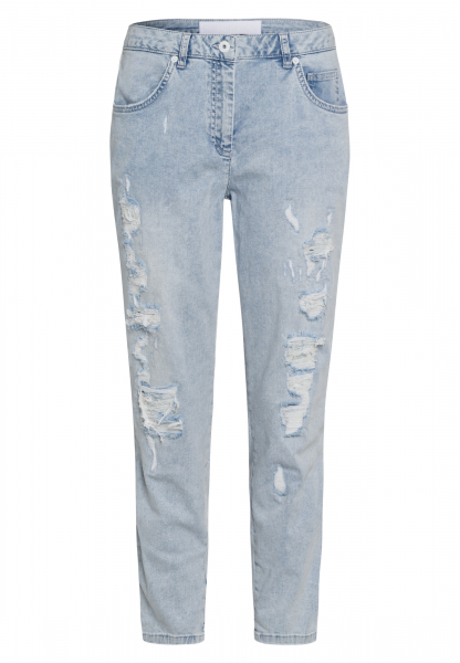 Crpped jeans made from light denim quality